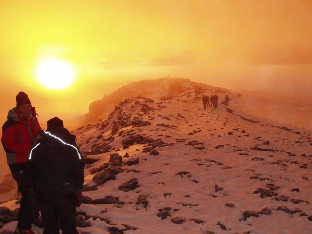 adventure_0001_kilimanjaro-1405893_1920 adventure_0001_kilimanjaro-1405893_1920